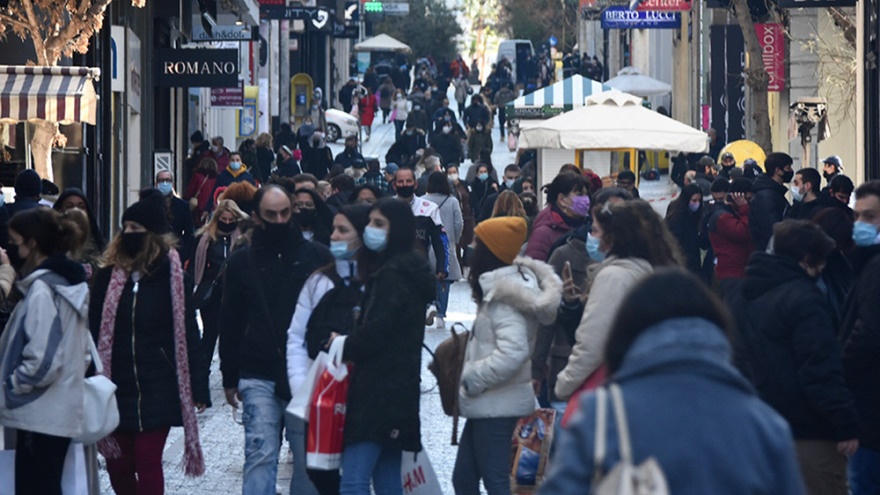 Λιανεμπόριο: Μεγαλώνουν οι ουρές στην Ερμού - Τι προτιμούν οι καταναλωτές (φωτό)