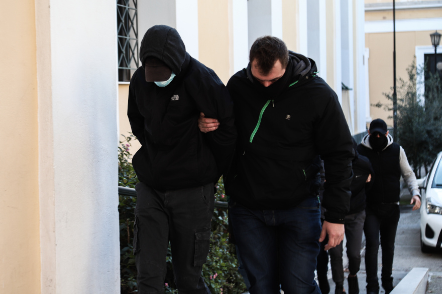 Ξυλοδαρμός στο μετρό: Στον ανακριτή οι δύο ανήλικοι