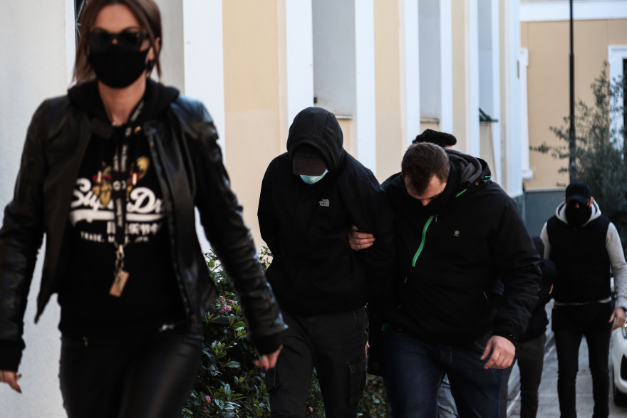 Ξυλοδαρμός στο μετρό: Στον ανακριτή οι δύο ανήλικοι