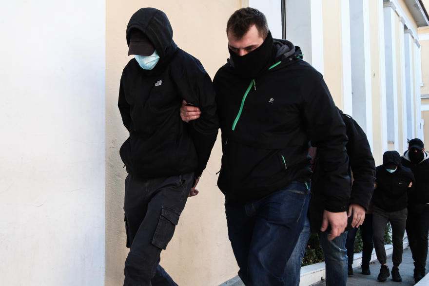 Ξυλοδαρμός στο μετρό: Στον ανακριτή οι δύο ανήλικοι