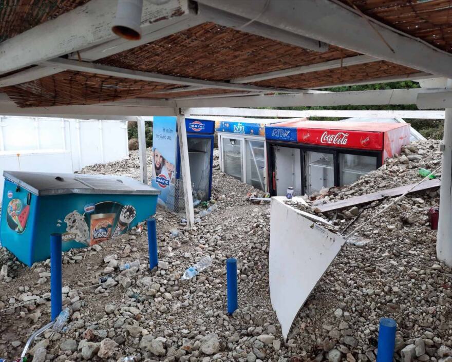 Κεφαλονιά: Πέντε μήνες από το χτύπημα του «Ιανού» κι ακόμη να φτιαχτεί η παραλία του Μύρτου 