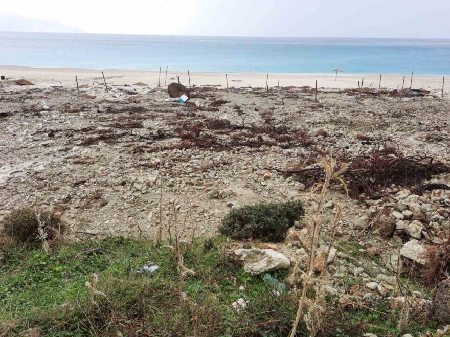 Κεφαλονιά: Πέντε μήνες από το χτύπημα του «Ιανού» κι ακόμη να φτιαχτεί η παραλία του Μύρτου 