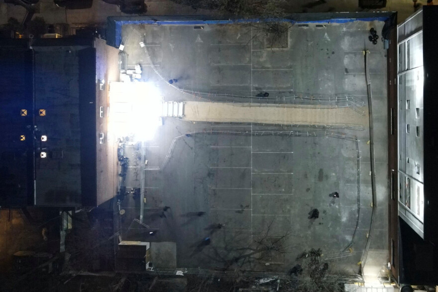 Χαμός σε γάμο χασιδιστή στο Μπρούκλιν: Ο ένας πάνω στον άλλο χωρίς μάσκες