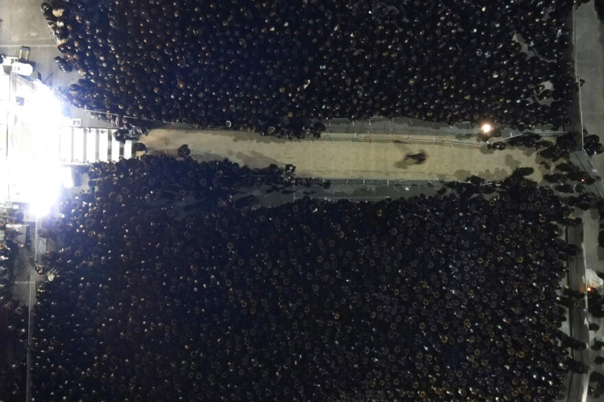 Χαμός σε γάμο χασιδιστή στο Μπρούκλιν: Ο ένας πάνω στον άλλο χωρίς μάσκες