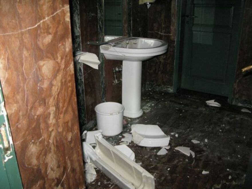 Ωδείο Athenaeum: Βανδαλισμοί και κλοπές από αγνώστους στο κτίριό του στο Θησείο - Φωτογραφίες