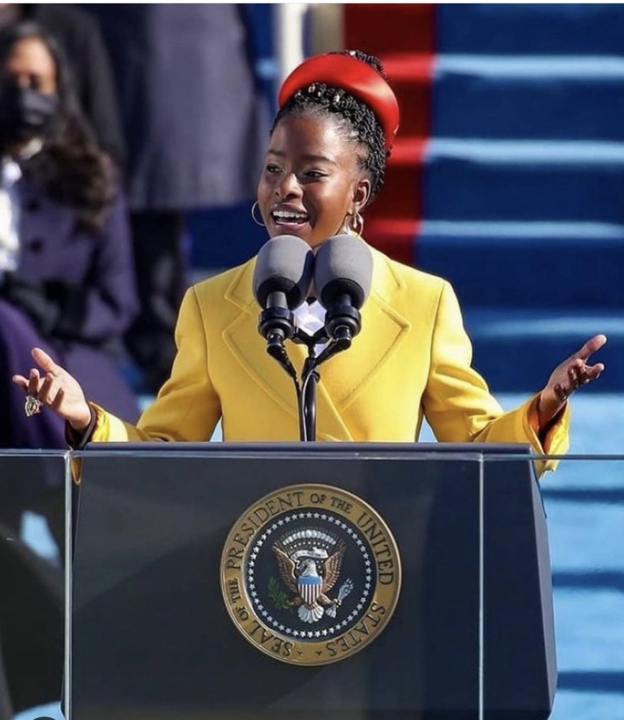 Ορκωμοσία Μπάιντεν: Η υψηλή ραπτική της Lady Gaga και τα ελληνικά σκουλαρίκια της Amanda Gorman