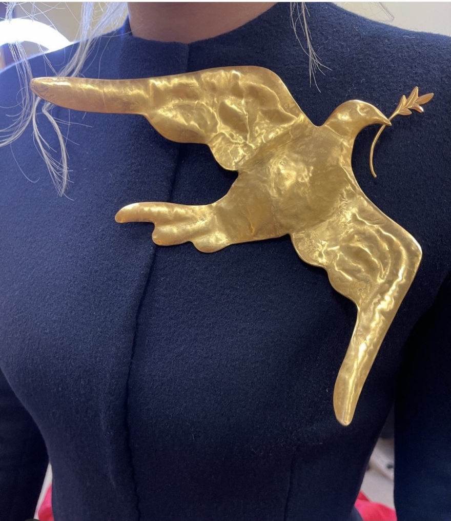 Ορκωμοσία Μπάιντεν: Η υψηλή ραπτική της Lady Gaga και τα ελληνικά σκουλαρίκια της Amanda Gorman