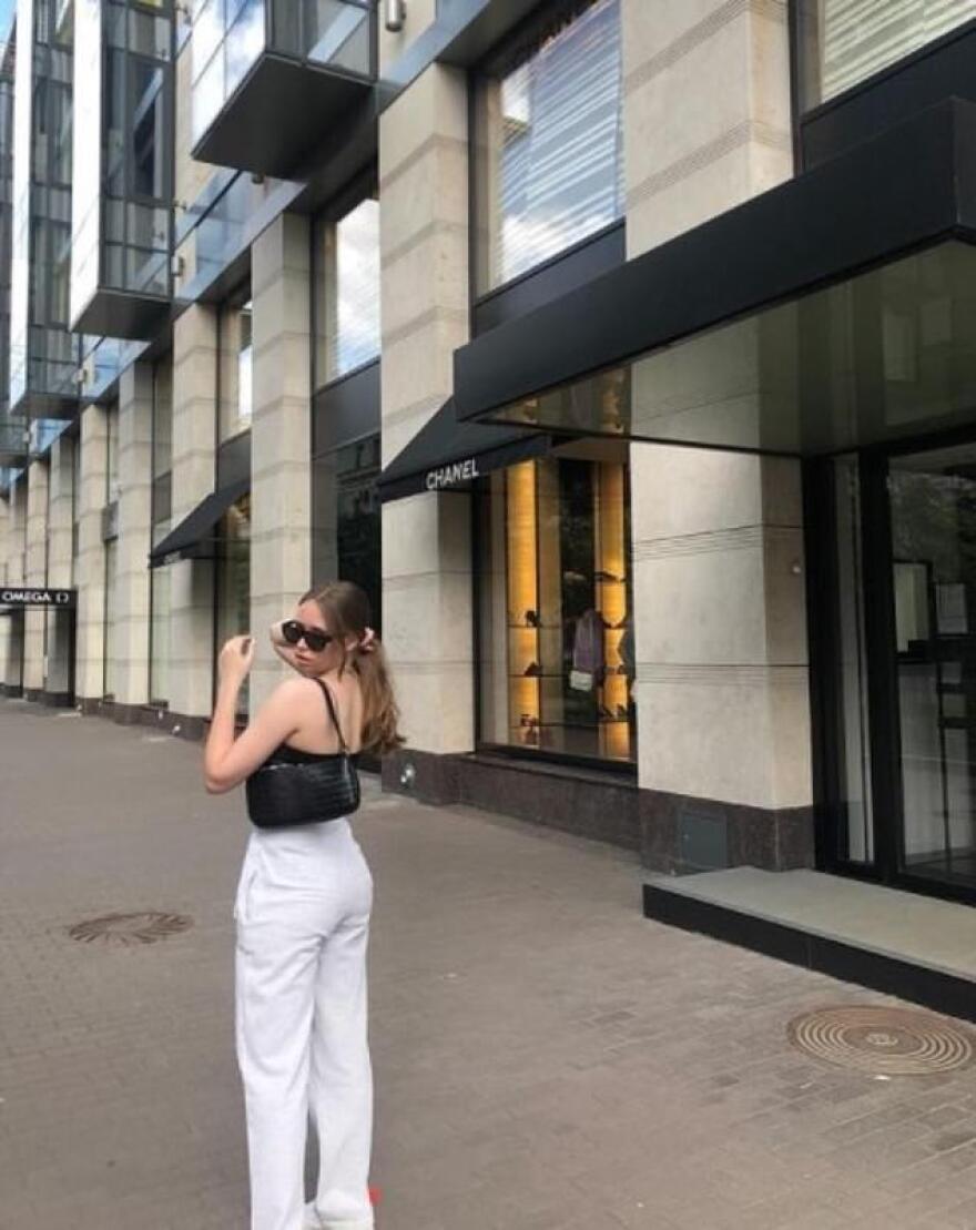 Πούτιν: Η 17χρονη «μυστική κόρη του» ποζάρει στο Instagram με... μάσκα Gucci