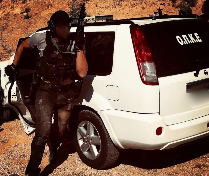 Ο.Π.Κ.Ε.: Ποια είναι η ειδική ομάδα με τα πολιτικά ρούχα και τα συμβατικά οχήματα που «σαρώνει» τα Εξάρχεια