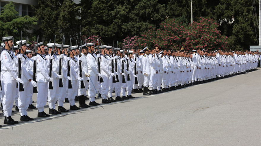 Ο γόρδιος δεσμός με την αύξηση της στρατιωτικής θητείας