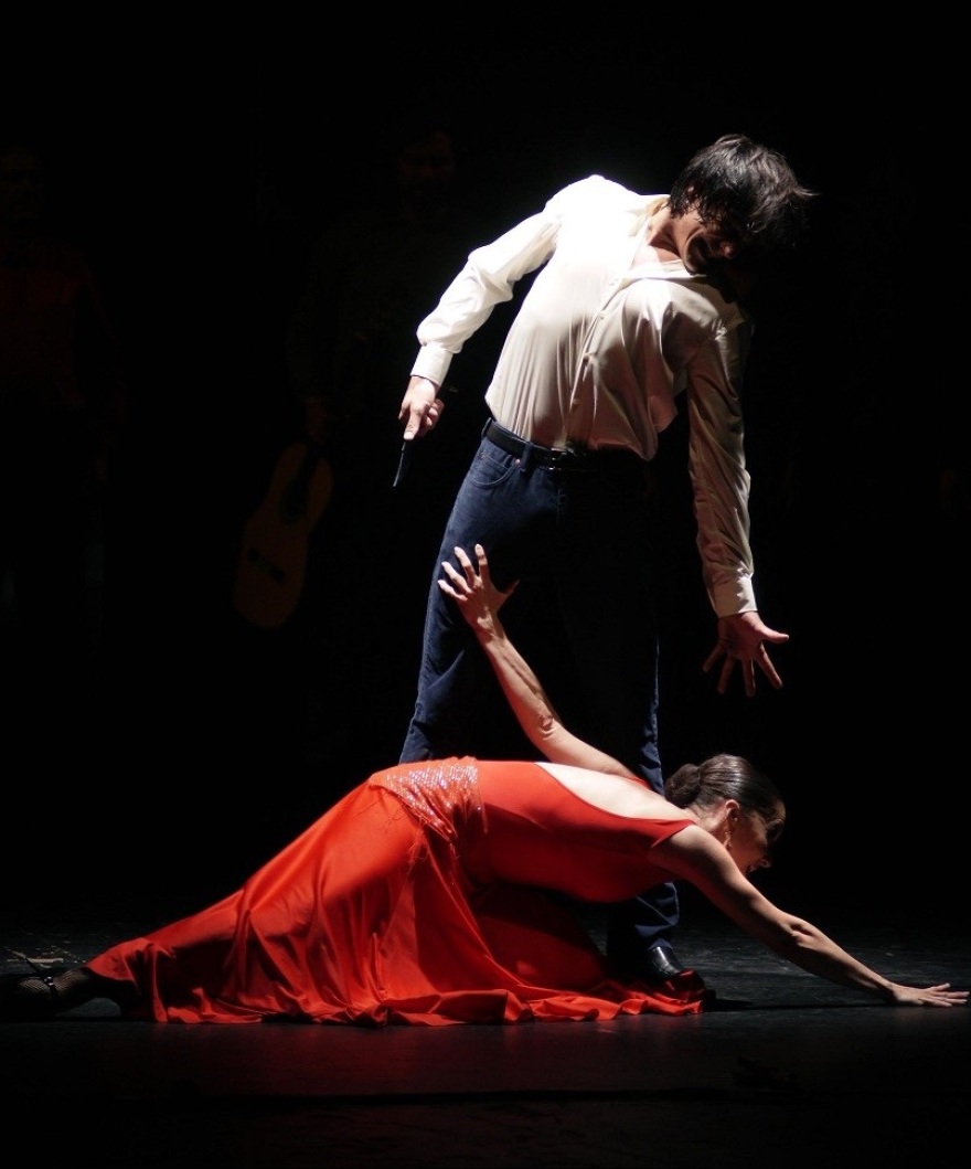 Η «Κάρμεν» χορεύει φλαμένκο στη διαδικτυακή σκηνή του Christmas Theater - Video