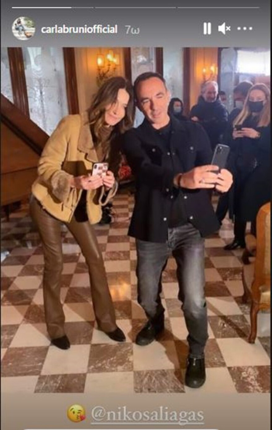 Κάρλα Μπρούνι: Στον φακό του Νίκου Αλιάγα στο παρισινό Hotel Regina