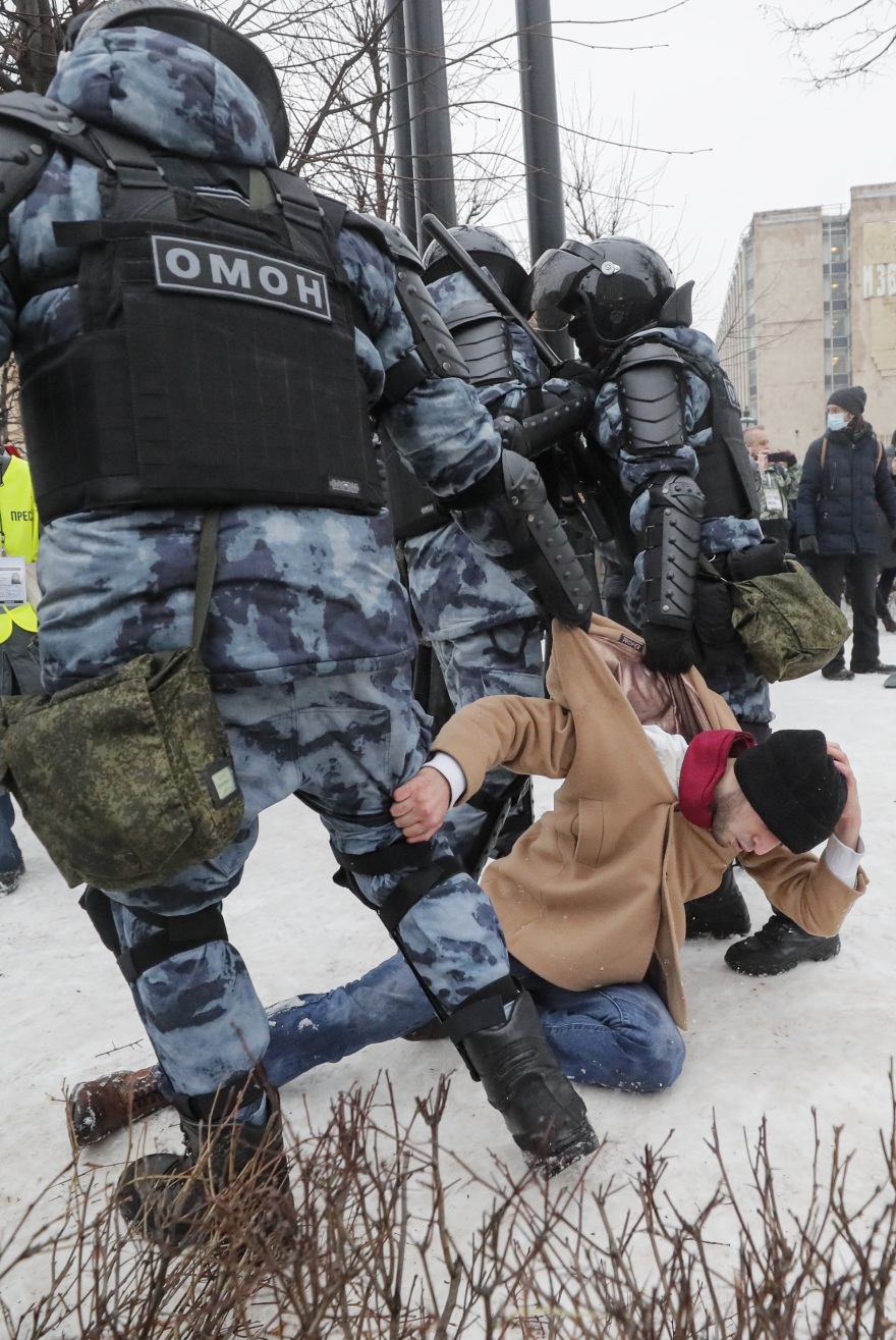 Ρωσία: Αφέθηκε ελεύθερη η σύζυγος του Ναβάλνι - Υπό κράτηση χιλιάδες υποστηρικτές του