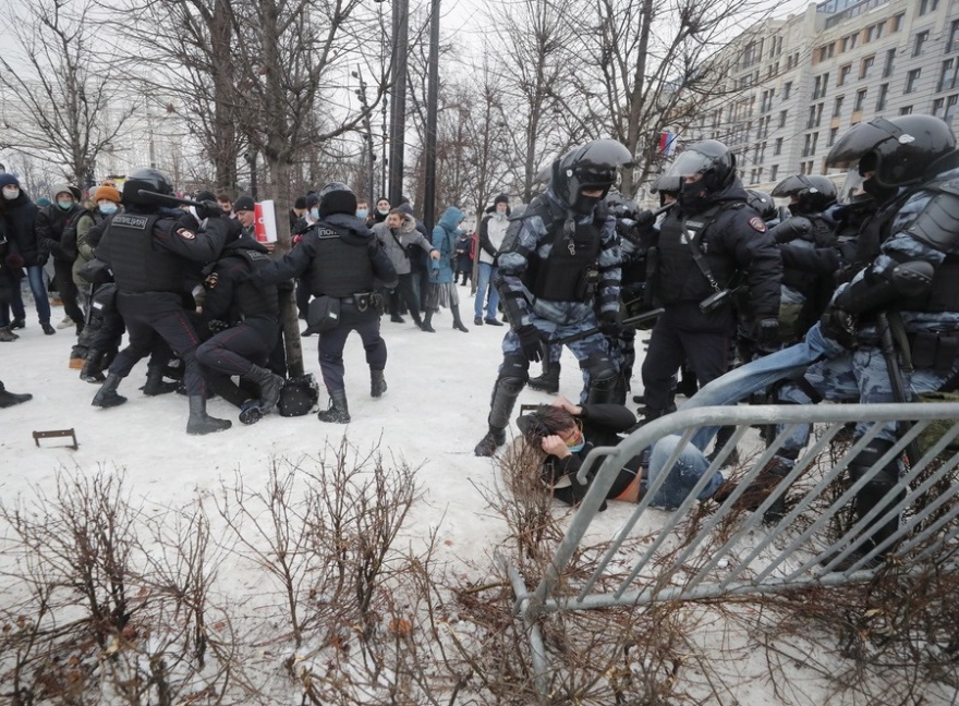 Ρωσία: Αφέθηκε ελεύθερη η σύζυγος του Ναβάλνι - Υπό κράτηση χιλιάδες υποστηρικτές του