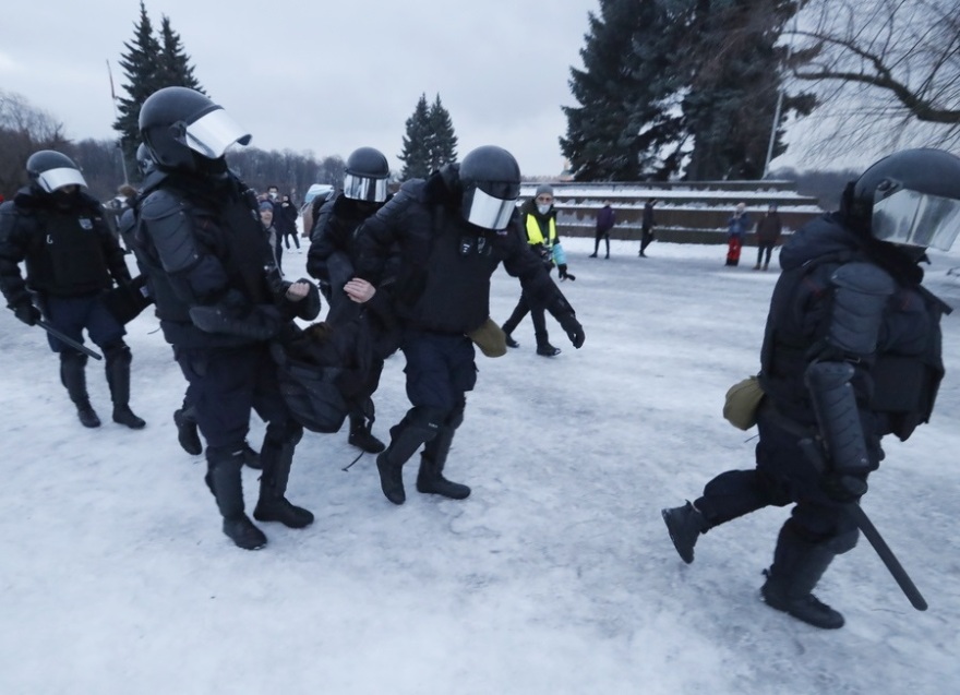Ρωσία: Αφέθηκε ελεύθερη η σύζυγος του Ναβάλνι - Υπό κράτηση χιλιάδες υποστηρικτές του