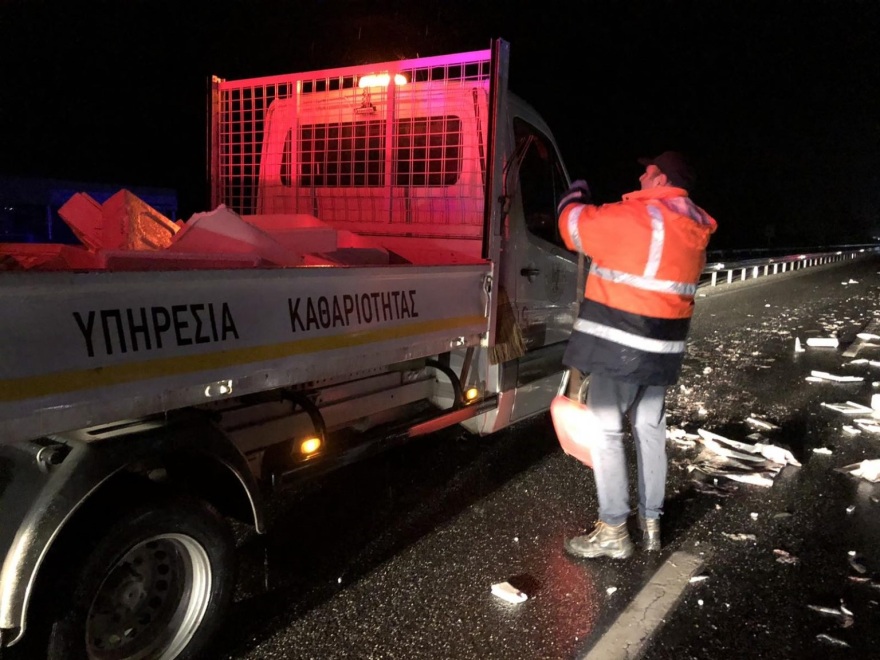 Απίστευτο τροχαίο στα Τρίκαλα - Γέμισε με ψάρια η εθνική οδός Τρικάλων - Καλαμπάκας