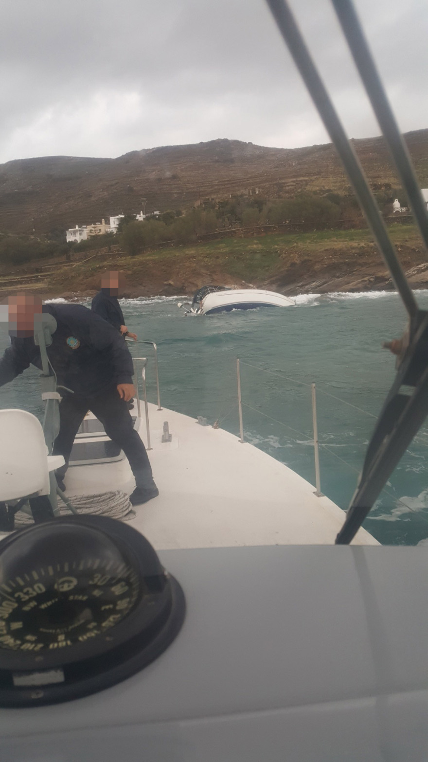 Τήνος: Συνελήφθη Ρώσος κυβερνήτης ιστιοφόρου - Το σκάφος είχε κλαπεί από το Τσεσμέ της Τουρκίας