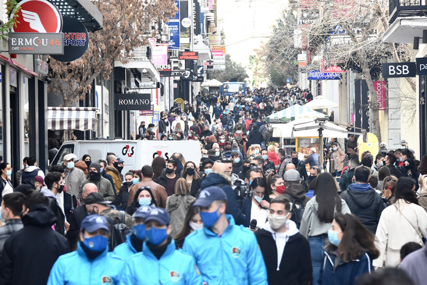 Lockdown: Ανησυχία των ειδικών για την κοσμοσυρροή στα καταστήματα - Τι αλλάζει από Δευτέρα στις μεταφορές
