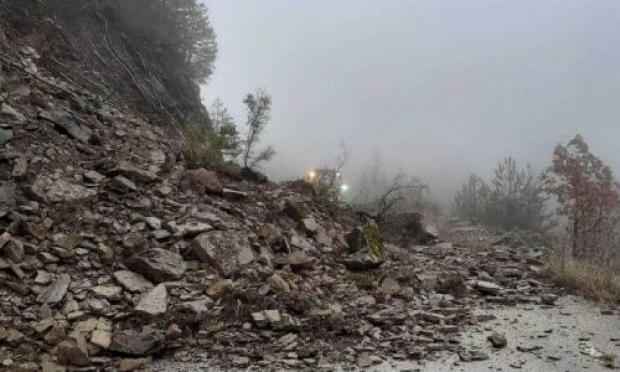 Καιρός: Προβλήματα και κατολισθήσεις από τις έντονες βροχοπτώσεις στο επαρχιακό δίκτυο της Ηπείρου