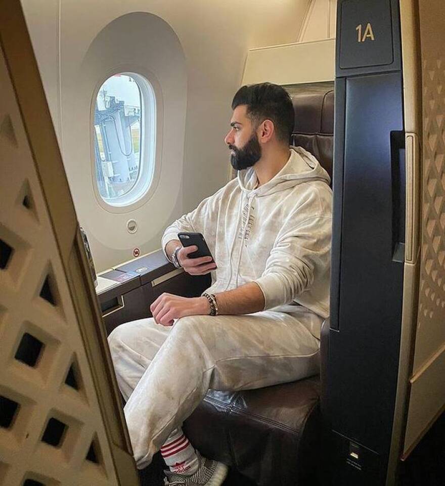 Και ο Σαρμπέλ στο Ντουμπάι - Το άλμπουμ του ταξιδιού του