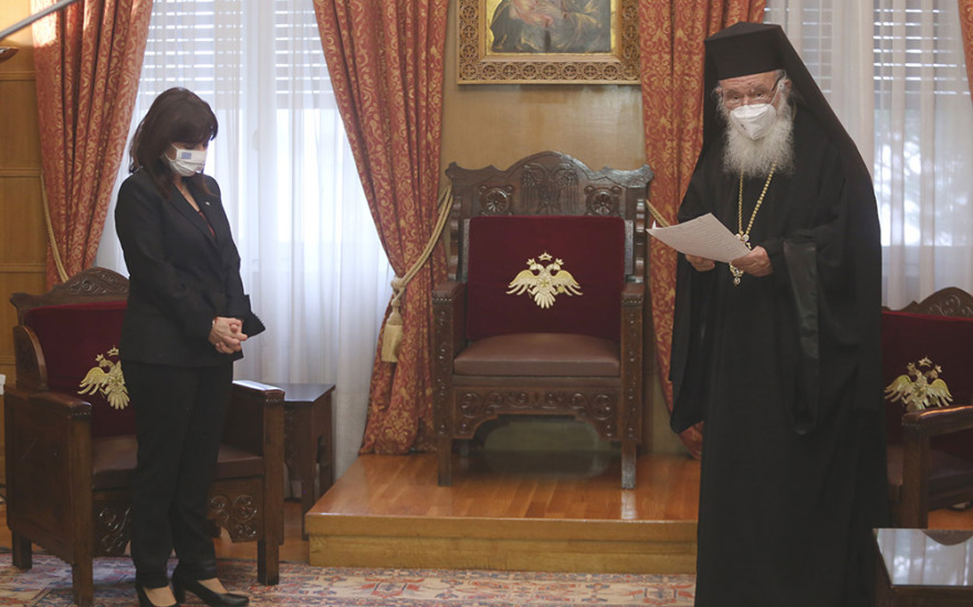 Η Σακελλαροπούλου πήγε στον Ιερώνυμο - Τι είπαν για το εμβόλιο και τις σχέσεις Εκκλησίας - κράτους