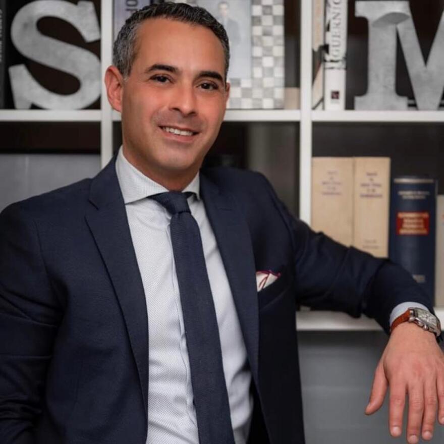 Γιαγιά έπαιρνε τρεις συντάξεις, πούλαγε ηρωίνη και τώρα ζητά 100.000 ευρώ αποζημίωση από το κράτος