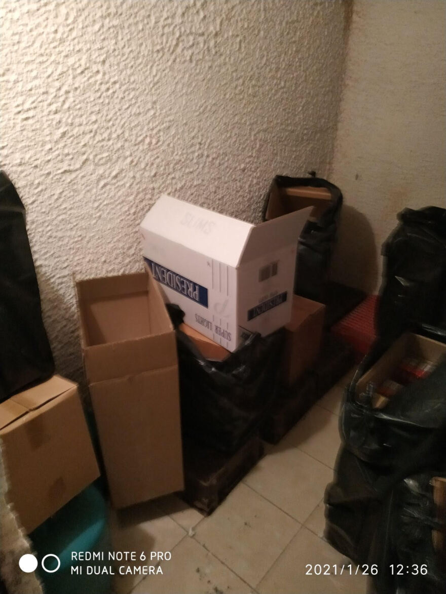 Καλλιθέα: Ζευγάρι αλλοδαπών είχε μετατρέψει το σπίτι του σε κέντρο διακίνησης λαθραίων τσιγάρων