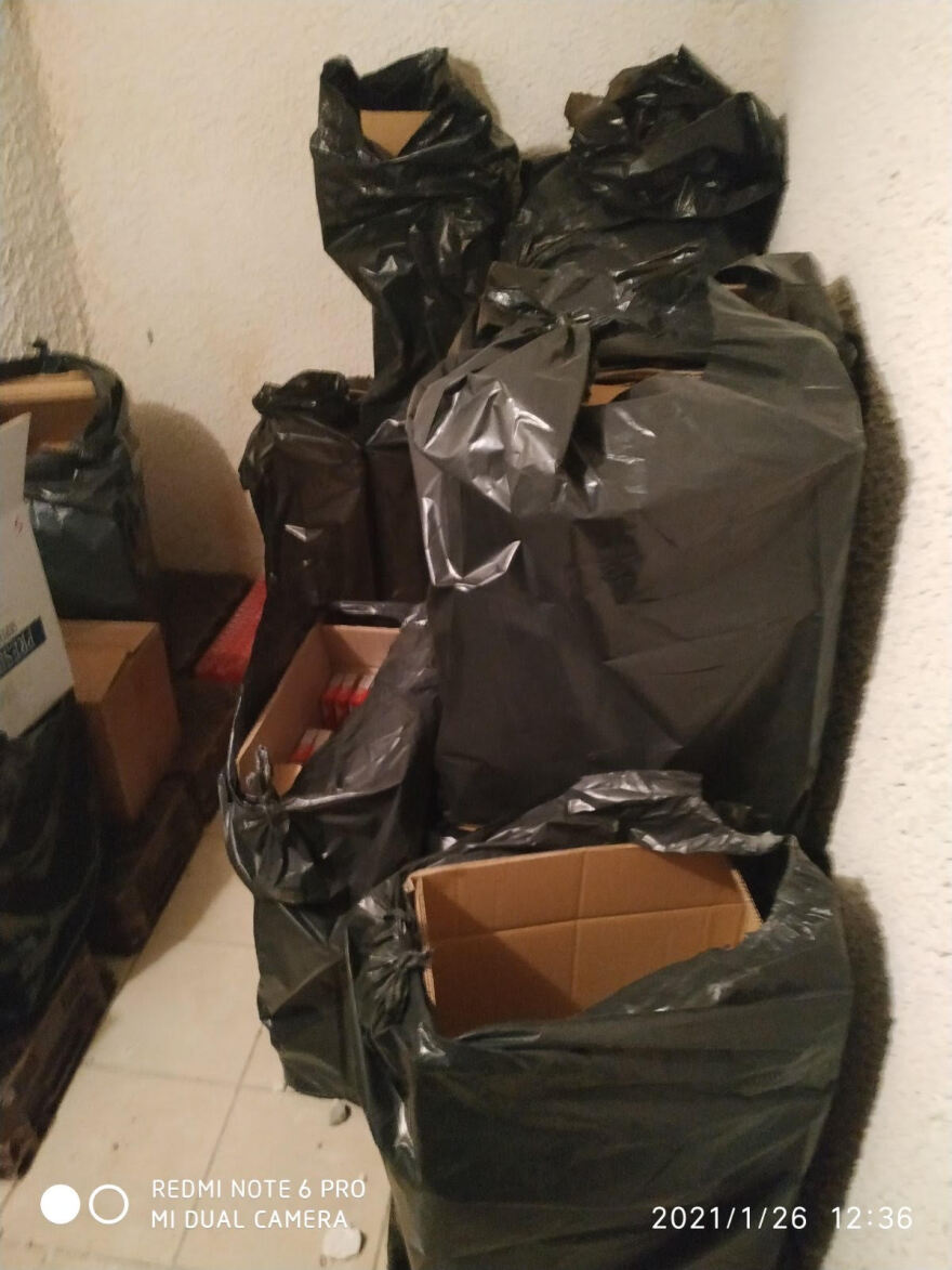 Καλλιθέα: Ζευγάρι αλλοδαπών είχε μετατρέψει το σπίτι του σε κέντρο διακίνησης λαθραίων τσιγάρων