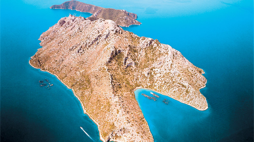 Στα δικαστήρια για τις μπίζνες του Κατάρ: O εμίρης, ο καρμίρης και ο κακομοίρης