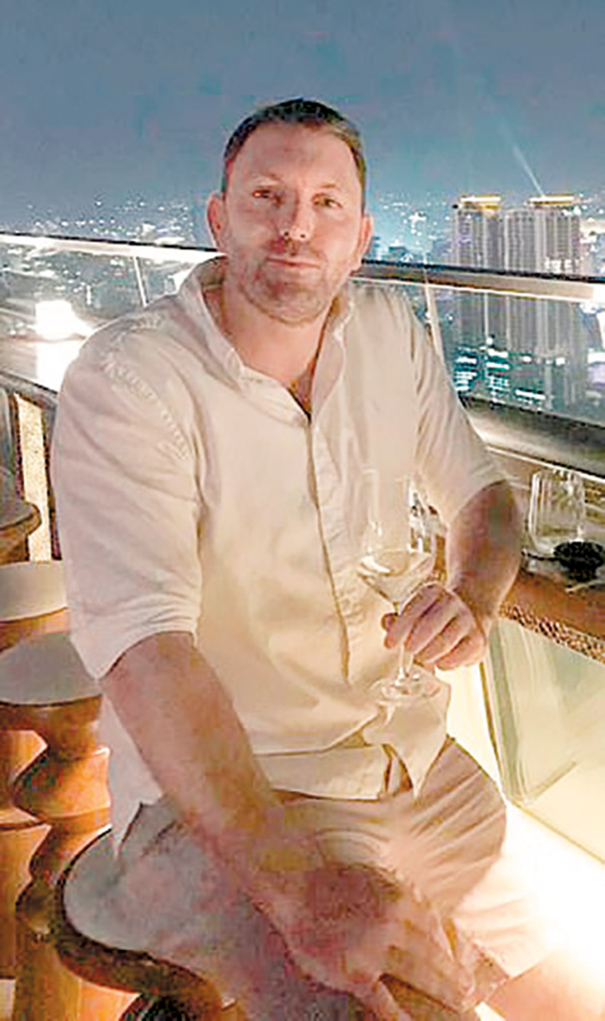 «Πακέτο» κορωνοπάρτι και... εμβολιασμός στο Ντουμπάι!