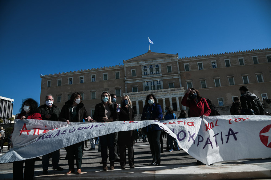 Συγκέντρωση διαμαρτυρίας βουλευτών και Νεολαίας ΣΥΡΙΖΑ κατά του νομοσχεδίου για τα ΑΕΙ