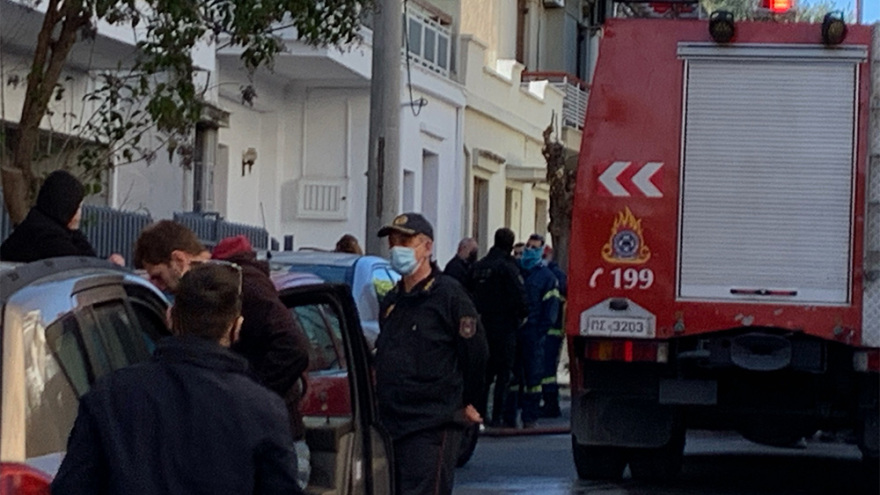 Φωτιά σε διαμέρισμα στο Ίλιον - Νεκρή ανασύρθηκε μία γυναίκα