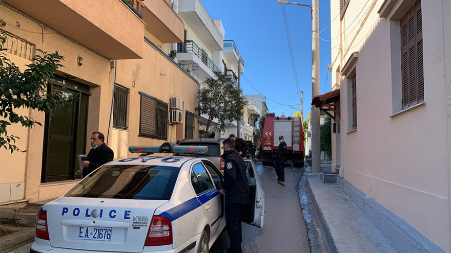 Φωτιά σε διαμέρισμα στο Ίλιον - Νεκρή ανασύρθηκε μία γυναίκα