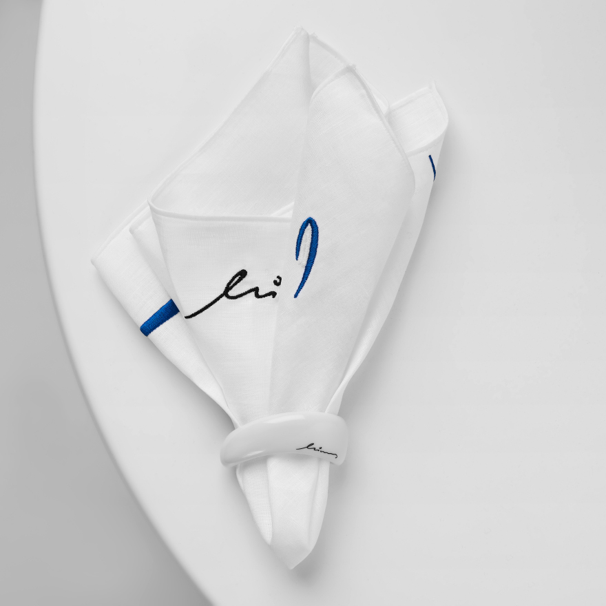 O Minas και οι ευαίσθητες πορσελάνες του