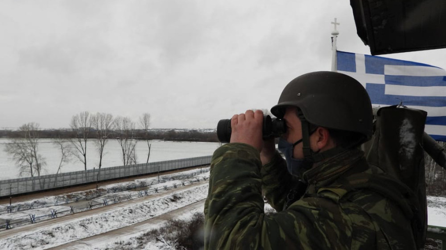 Εντυπωσιακές εικόνες από την εκπαίδευση του Δ΄ Σώματος Στρατού στο χιόνι - Δείτε βίντεο 