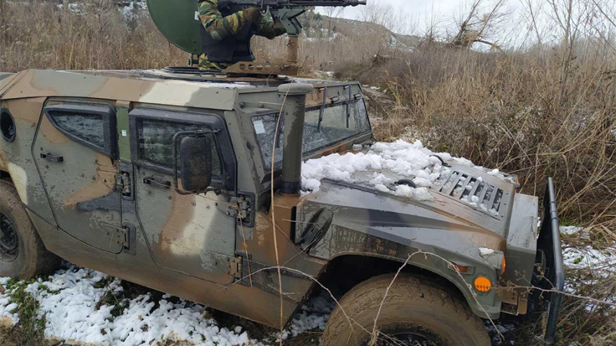 Εντυπωσιακές εικόνες από την εκπαίδευση του Δ΄ Σώματος Στρατού στο χιόνι - Δείτε βίντεο 