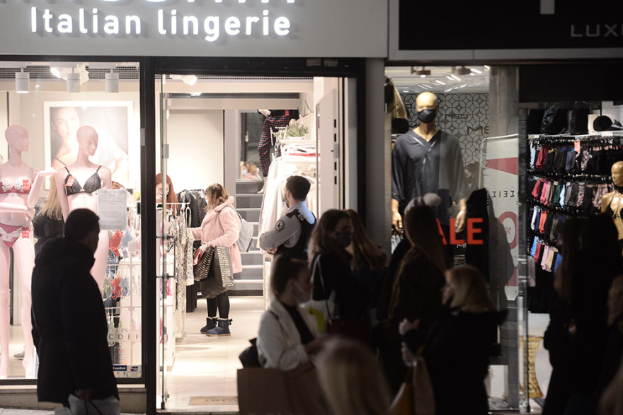 Κορωνοϊός - Ποιο lockdown: Στα ίδια επίπεδα με την περσινή - προ περιορισμών - εποχή η κίνηση στην Αθήνα