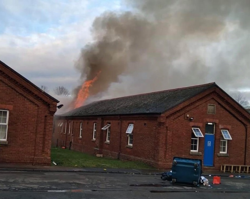 Βρετανία: Μεγάλη φωτιά σε στρατώνα που φιλοξενεί αιτούντες άσυλο στο Κεντ 