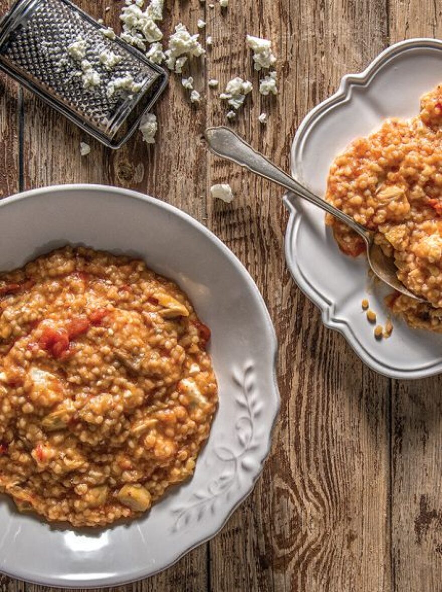 Συνταγή: Ζουμερός κόκορας με γλυκό τραχανά