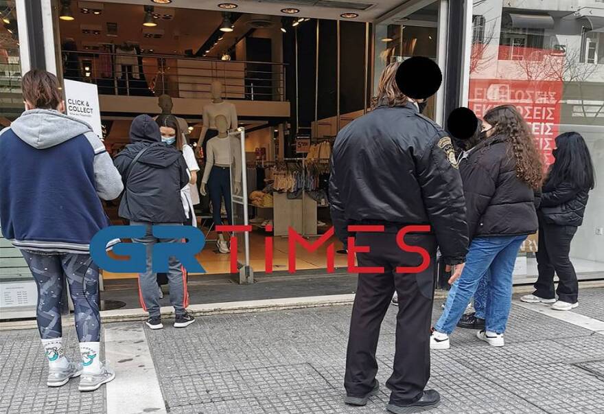 Θεσσαλονίκη: Ουρές στα καταστήματα - Είναι... κίτρινη στον χάρτη και το «έριξαν» στα ψώνια 