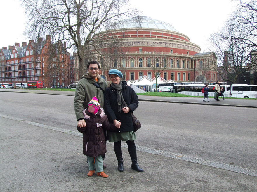 Ανάρτηση συγκίνησης από τον πρωθυπουργό  για την Μαρίνα που πάσχει από σπάνια ασθένεια - Τι λέει η μητέρα της στο protothema