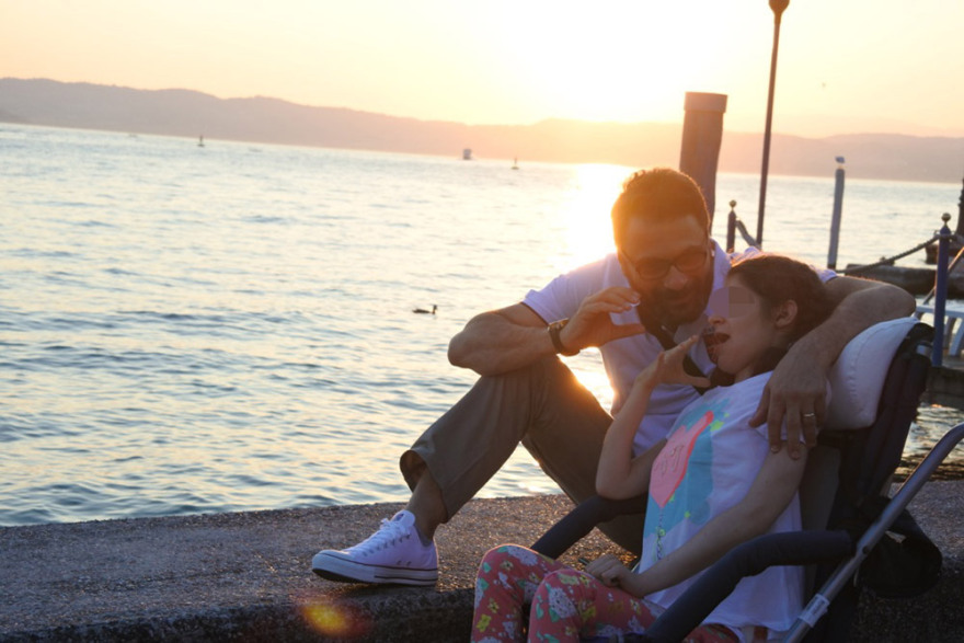 Ανάρτηση συγκίνησης από τον πρωθυπουργό  για την Μαρίνα που πάσχει από σπάνια ασθένεια - Τι λέει η μητέρα της στο protothema