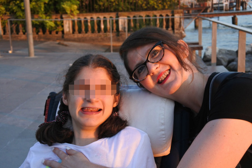 Ανάρτηση συγκίνησης από τον πρωθυπουργό  για την Μαρίνα που πάσχει από σπάνια ασθένεια - Τι λέει η μητέρα της στο protothema