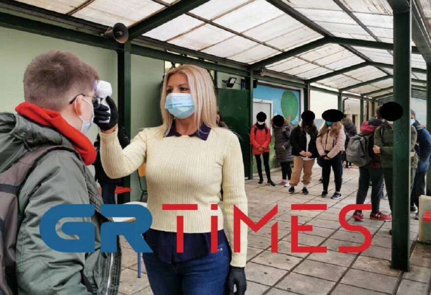 Σχολεία: Με θερμομέτρηση και μέτρα επέστρεψαν στα σχολεία οι μαθητές