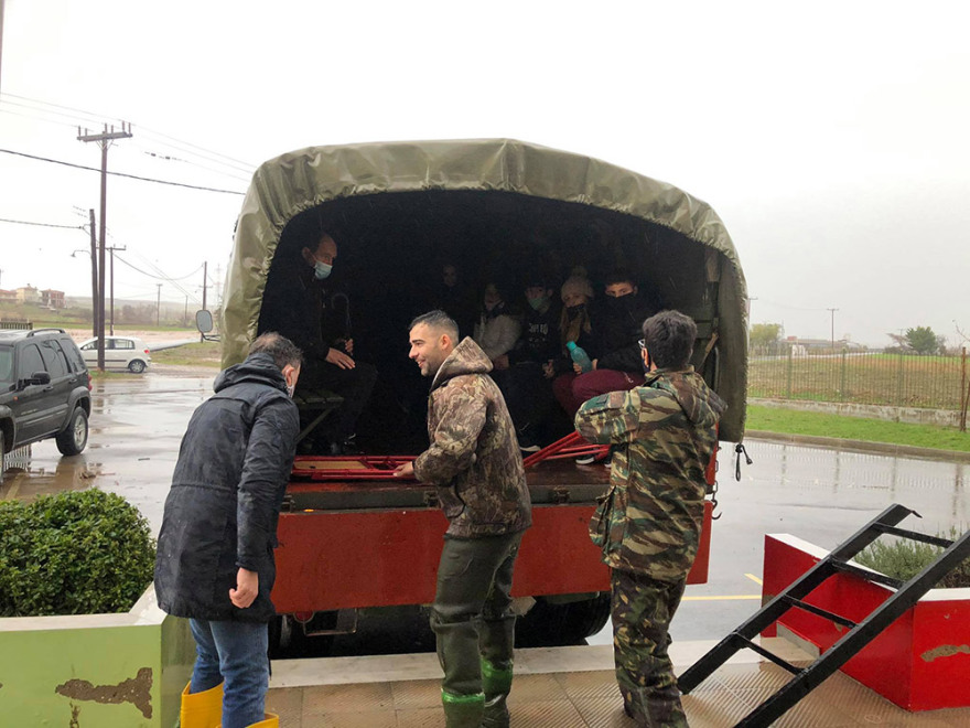 Κακοκαιρία - Αλεξανδρούπολη: Και ο στρατός στις επιχειρήσεις απεγκλωβισμού πολιτών