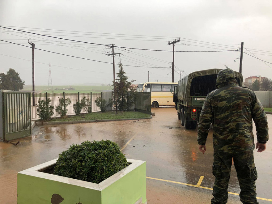 Κακοκαιρία - Αλεξανδρούπολη: Και ο στρατός στις επιχειρήσεις απεγκλωβισμού πολιτών