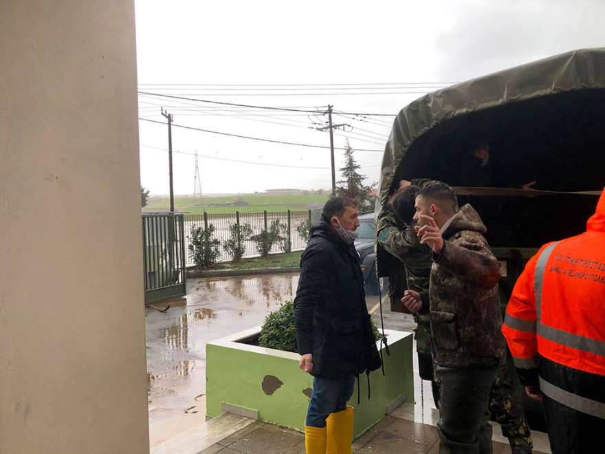 Κακοκαιρία - Αλεξανδρούπολη: Και ο στρατός στις επιχειρήσεις απεγκλωβισμού πολιτών