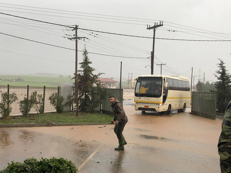 Κακοκαιρία - Αλεξανδρούπολη: Και ο στρατός στις επιχειρήσεις απεγκλωβισμού πολιτών