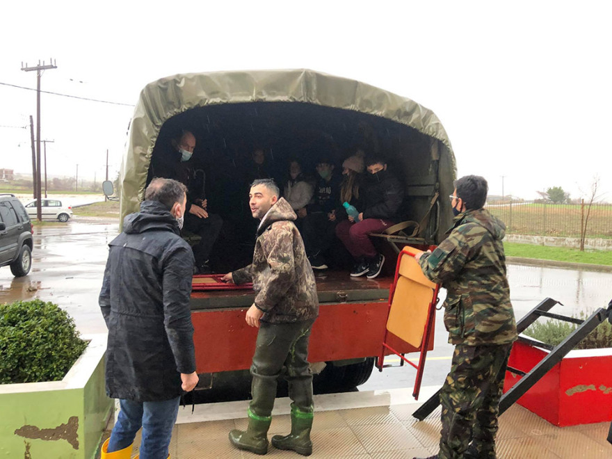 Κακοκαιρία - Αλεξανδρούπολη: Και ο στρατός στις επιχειρήσεις απεγκλωβισμού πολιτών