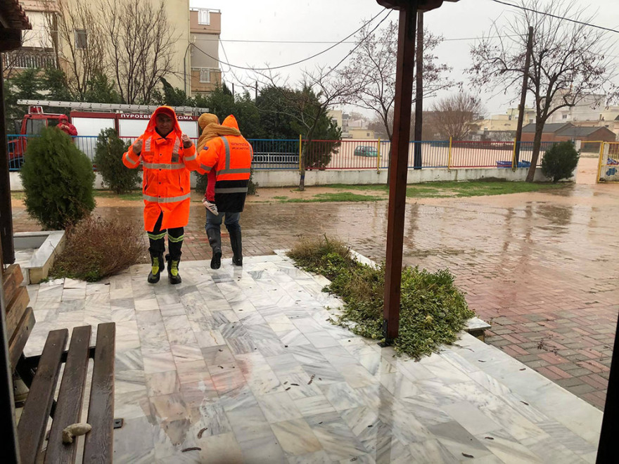 Κακοκαιρία - Αλεξανδρούπολη: Και ο στρατός στις επιχειρήσεις απεγκλωβισμού πολιτών